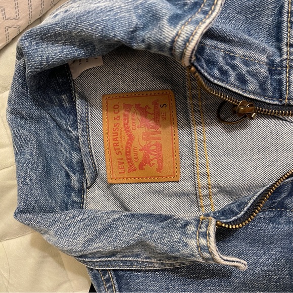 Levi’s Denim Jacket - Picture 4 of 7